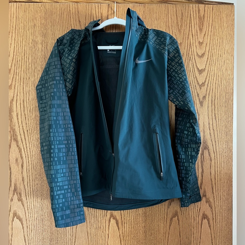 Women’s Nike Hypershield 3M Flash Reflective Running Jacket - Rare find!
